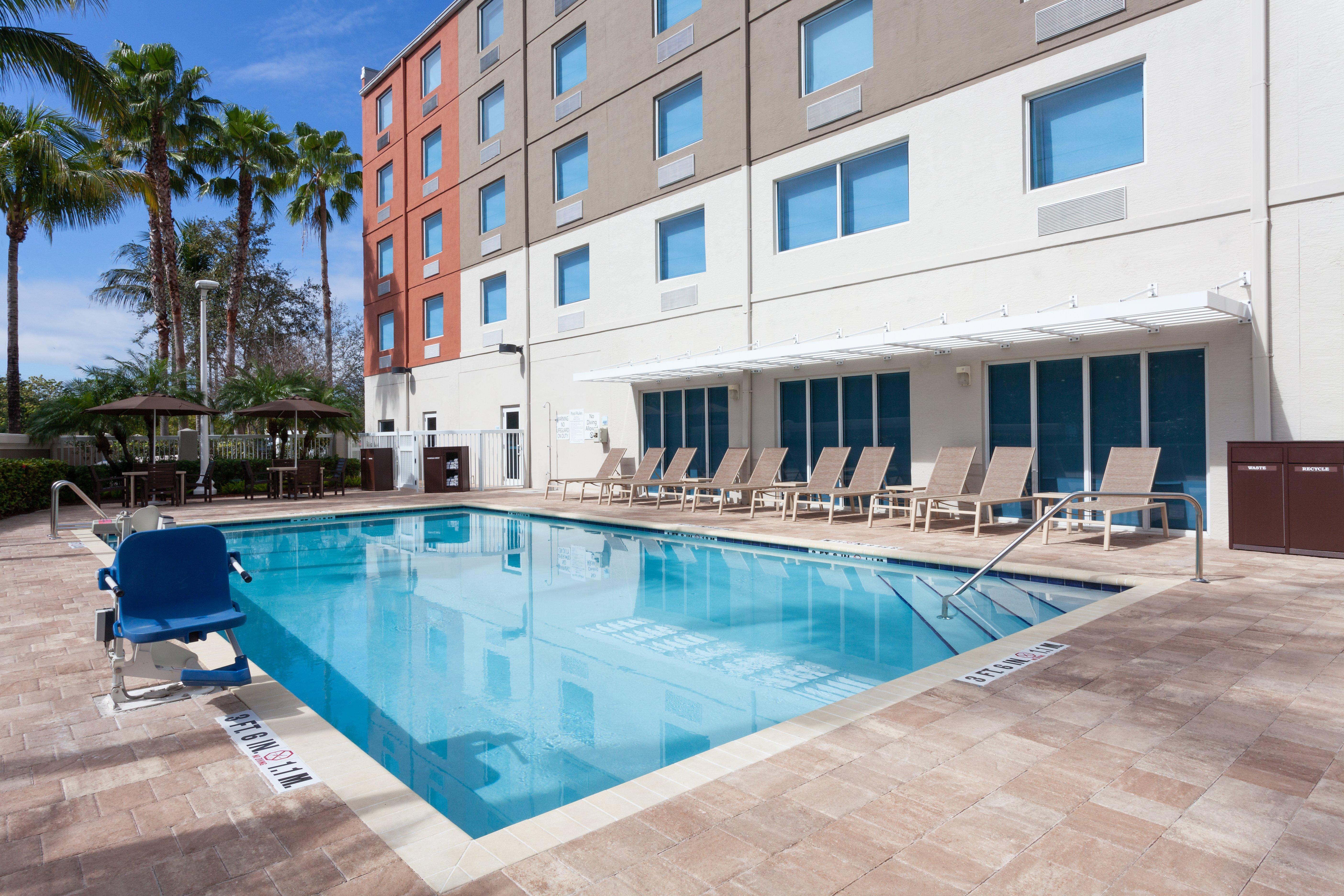 Holiday Inn Express Hotel & Suites Fort Lauderdale Airport/Cruise Port, An Ihg Hotel Экстерьер фото